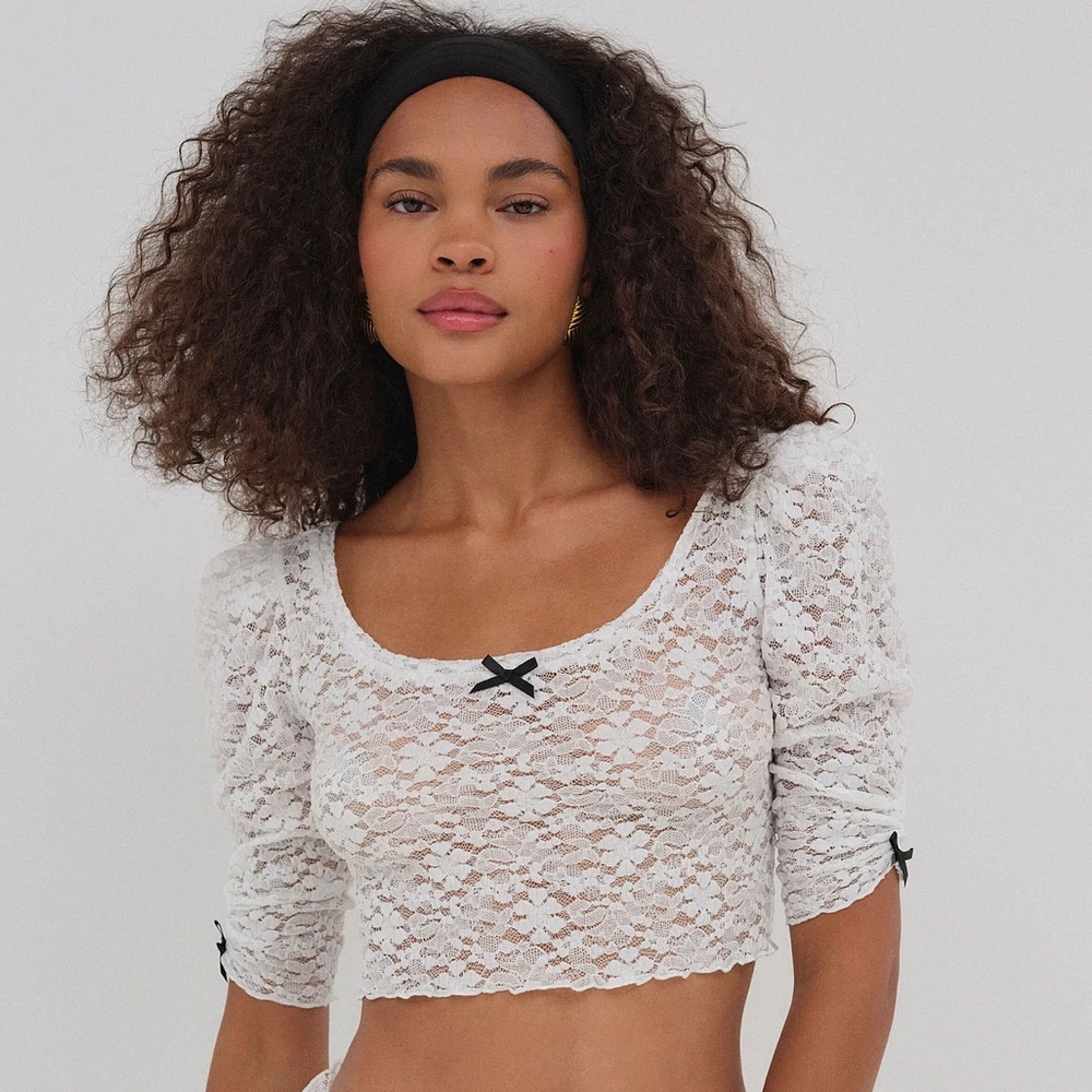 NWT FOR LOVE & LEMONS
Sally Stretch Lace Top 2 available/Black or white